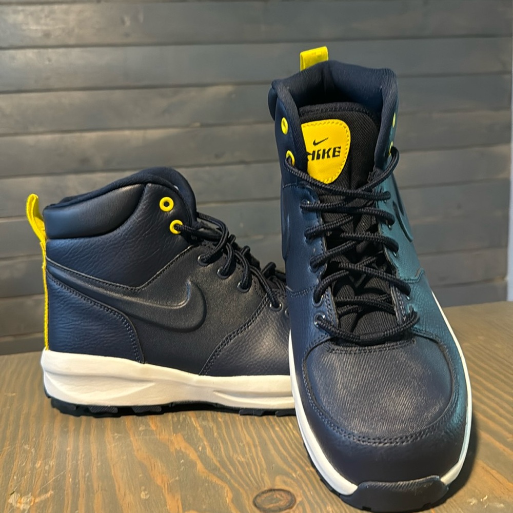 Nike Manoa Leather